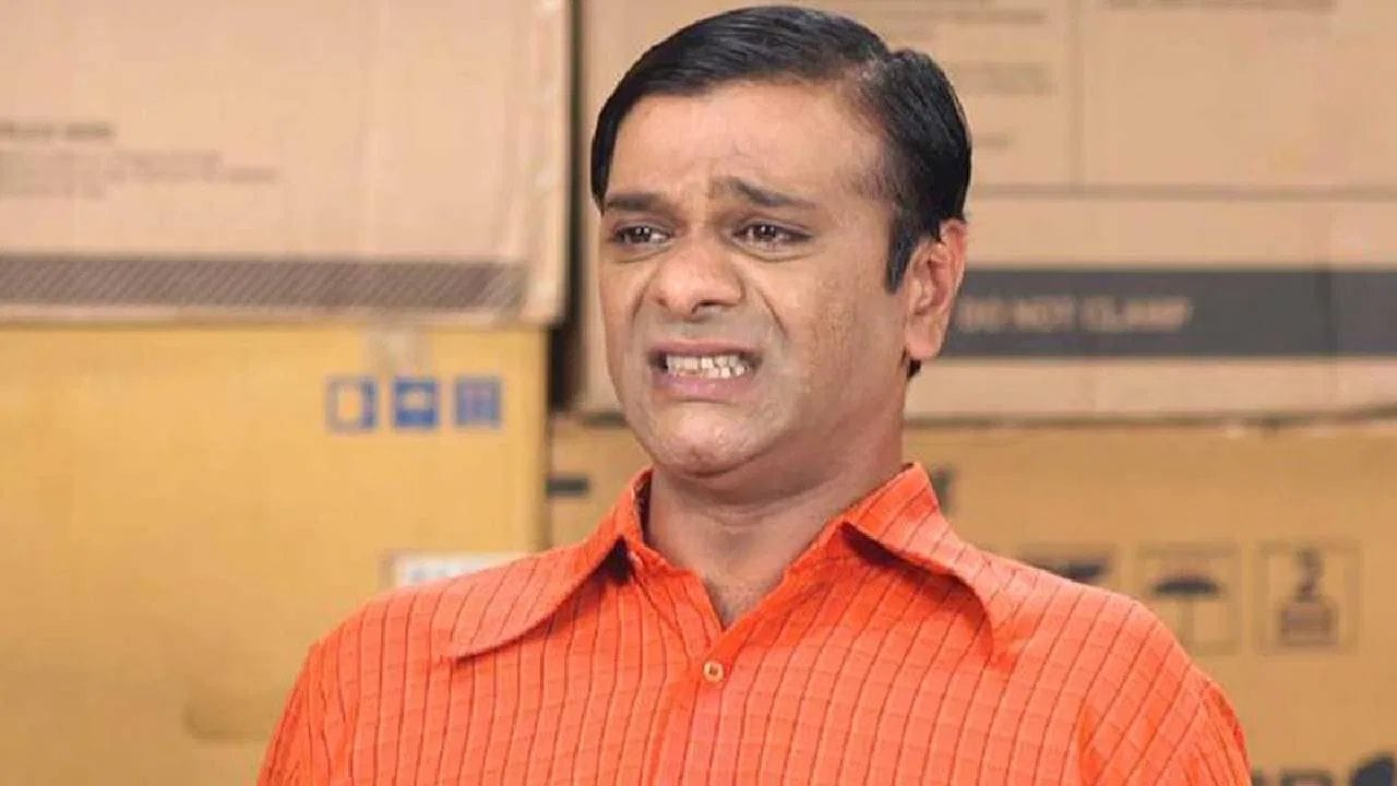 તારક મહેતા કા ઉલ્ટા ચશ્મામાં બાઘાની ભૂમિકા ભજવીને ઘર-ઘરમાં જાણીતો બનેલો અભિનેતા તન્મય વેકરિયા છેલ્લા પંદર વર્ષથી આ જ સીરીયલમાં કામ કરી રહ્યો છે. (Image Source | Instagram)