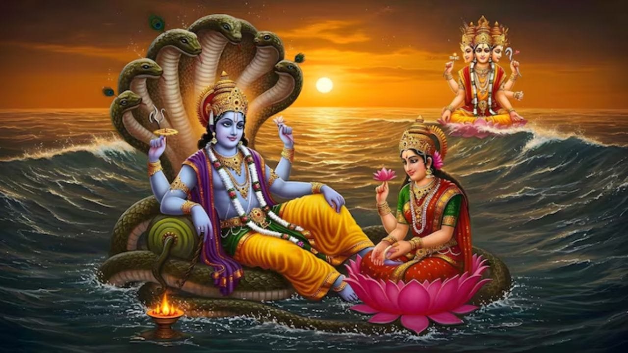 શેષનાગ (આદિશેષ) : શેષનાગ હિન્દુ ધર્મમાં સર્વોચ્ચ સ્થાન ધરાવે છે. તેમને 'અનંત' અથવા 'આદિશેષ' તરીકે પણ ઓળખવામાં આવે છે. ધાર્મિક ગ્રંથો અનુસાર, શેષનાગને બધા સર્પોના રાજા માનવામાં આવે છે. એવું કહેવાય છે કે ભગવાન વિષ્ણુ શેષનાગ પર શયન મુદ્રામાં બિરાજમાન છે. (Image Source | Magnific)