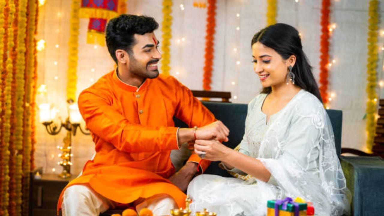 નોંધ : આ સમાચારમાં આપવામાં આવેલી માહિતી ધાર્મિક માન્યતાઓ અને સામાન્ય જાણકારી પર આધારિત છે. TV9 ગુજરાતી તેની પુષ્ટિ કરતું નથી. (Image Source | iStock)