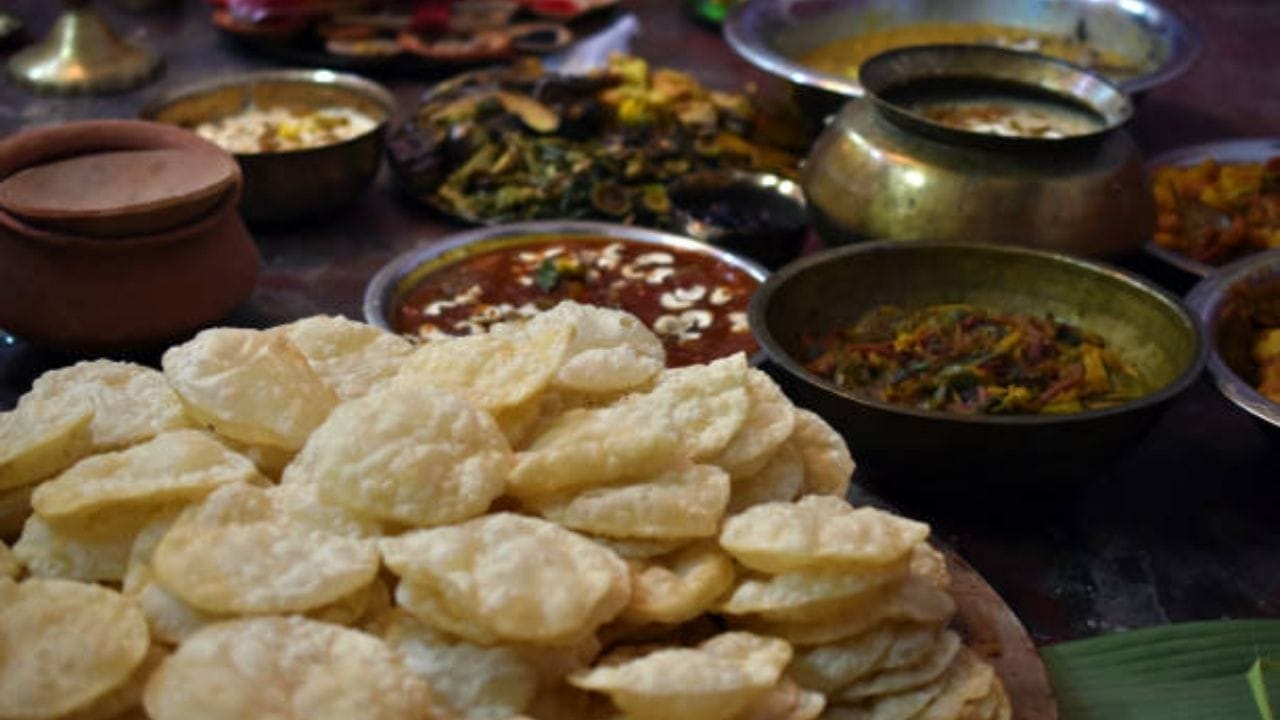 નોંધ : આ સમાચારમાં આપવામાં આવેલી માહિતી ધાર્મિક માન્યતાઓ અને સામાન્ય જાણકારી પર આધારિત છે. TV9 ગુજરાતી તેની પુષ્ટિ કરતું નથી. (Image Source | iStock)