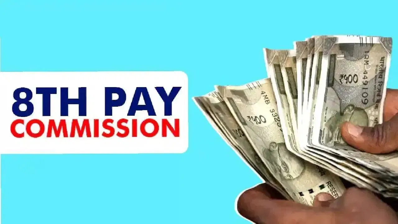 3. લઘુત્તમ પગાર વધારીને ₹18000 કરવામાં આવ્યો : 2.57 ના ફિટમેન્ટ ફેક્ટરને કારણે, 7મા પગાર પંચે લઘુત્તમ મૂળ પગાર ₹7000 (છઠ્ઠા પગાર પંચ હેઠળ) થી વધારીને ₹18000પ્રતિ માસ કર્યો. લઘુત્તમ પગારમાં કોઈપણ વધારો સમગ્ર પગાર મેટ્રિક્સ પર અસર કરી શકે છે. આનાથી કર્મચારીઓ માટે પગાર ચૂકવણીમાં સુધારો થઈ શકે છે, જો કે ફુગાવા અને જીવનનિર્વાહના ખર્ચ જેવા અન્ય પાસાઓ પણ ધ્યાનમાં લેવામાં આવે.