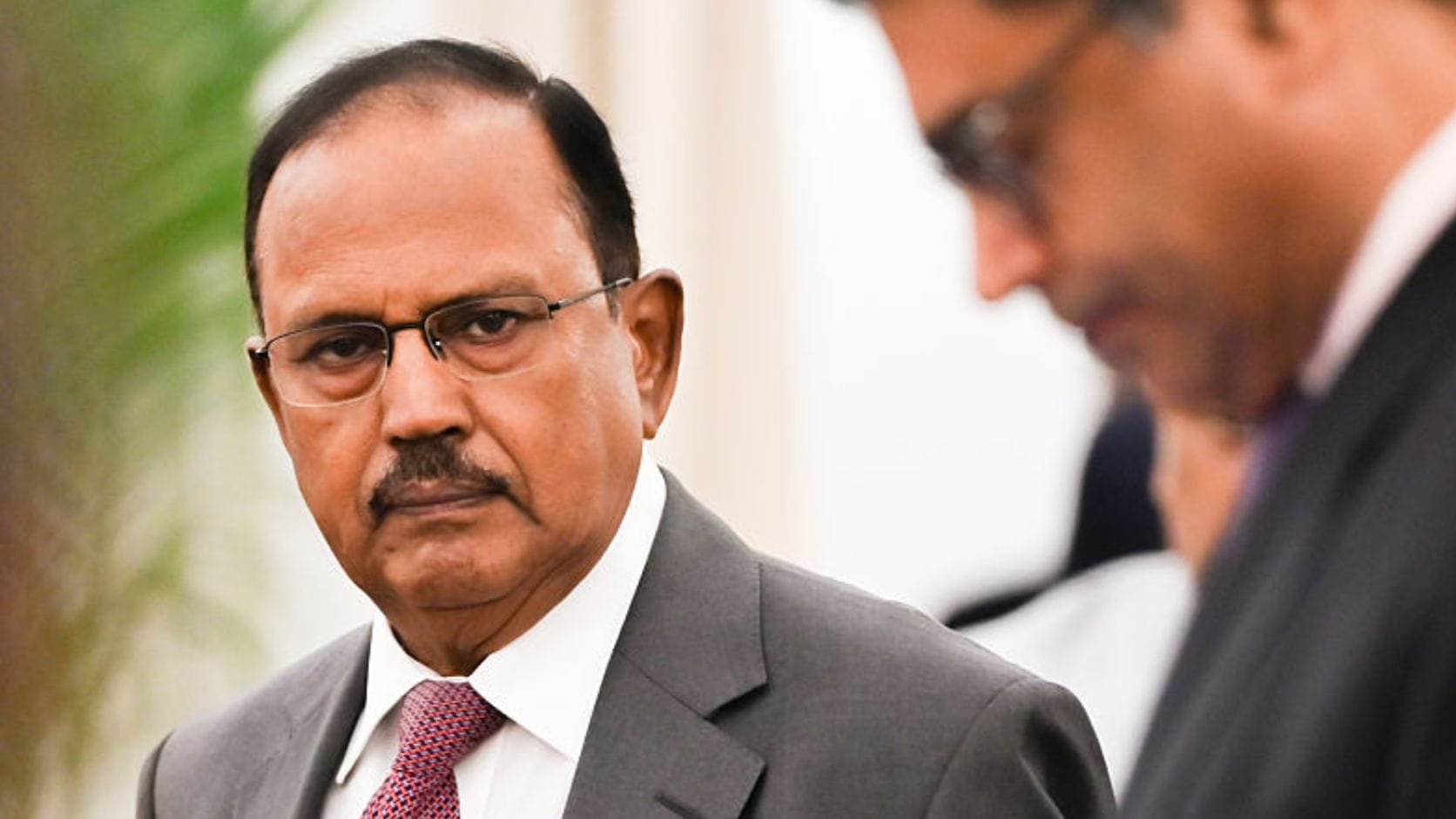 ‘Doval’ શબ્દનો અર્થ શું છે? : Doval અટકના ચોક્કસ શાબ્દિક અર્થ અંગે કોઈ એક સર્વસ્વીકૃત ઐતિહાસિક મત નથી. કેટલાક મત મુજબ તેનું મૂળ સ્થાન, પ્રદેશ અથવા કુટુંબની ઓળખ સાથે જોડાયેલું હોઈ શકે છે. ભારતમાં ઘણી અટકો વ્યક્તિના ગામ, પ્રદેશ, વ્યવસાય, પદવી અથવા કુટુંબની ઓળખ પરથી વિકસેલી છે. Doval અટક પણ આવી જ પ્રાદેશિક ઓળખમાંથી વિકસેલી હોવાની સંભાવના છે. ભારતના રાષ્ટ્રીય સુરક્ષા સલાહકાર (NSA) અને પૂર્વ IPS તથા Intelligence Bureauના ડિરેક્ટર. તેઓ 2014થી NSA તરીકે કાર્યરત છે. તેમનો જન્મ ઉત્તરાખંડના પૌડી ગઢવાલમાં થયો હતો.