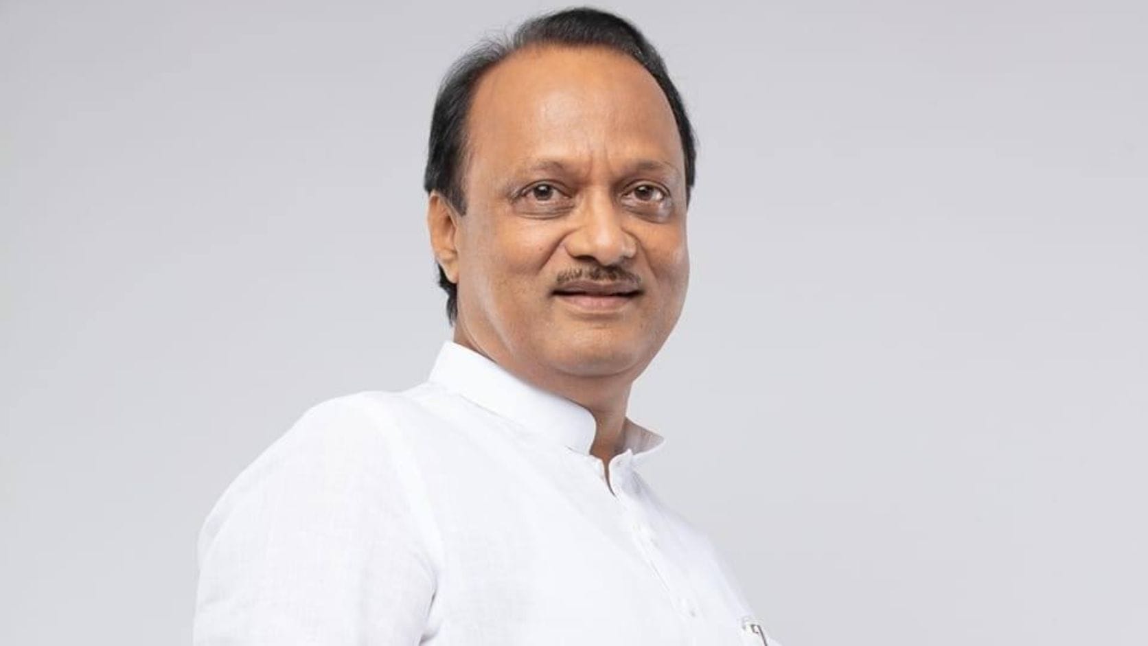Pawar અટકનો ઉલ્લેખ ખાસ કરીને મરાઠા ઇતિહાસ સાથે પણ જોવા મળે છે. મરાઠા સામ્રાજ્યના સમયગાળામાં Pawar નામના અનેક સરદાર અને શાસક પરિવારોનો ઉલ્લેખ મળે છે. ધાર, દેવાસ અને અન્ય વિસ્તારોમાં Pawar વંશના શાસન સાથે જોડાયેલા ઐતિહાસિક સંદર્ભો પણ જોવા મળે છે.