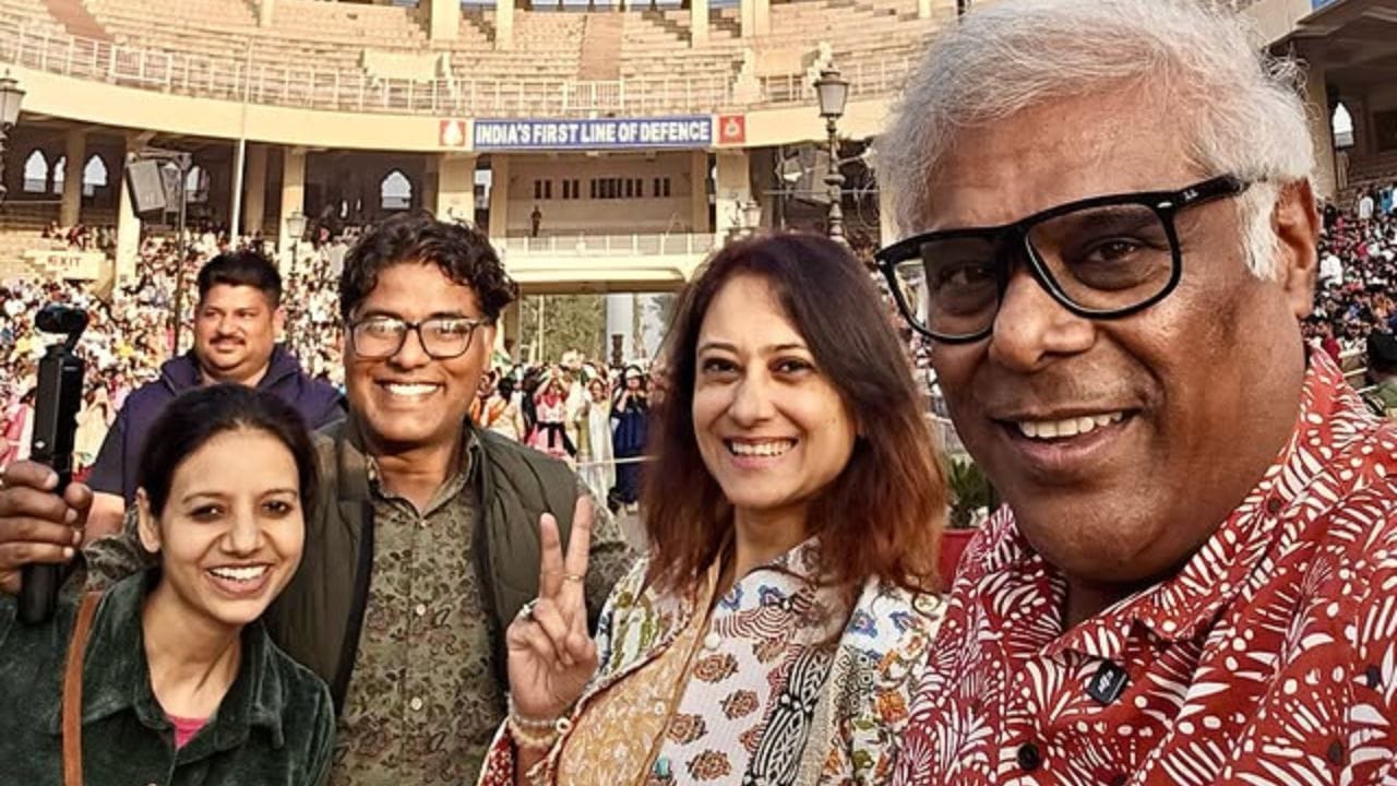 1991માં હિન્દી ફિલ્મોમાં એન્ટ્રી કરી હતી. વર્ષ 1993માં તેની પહેલી ફિલ્મ સરદાર રિલીઝ થઈ હતી. વર્ષ 1994માં તેની ફિલ્મ દ્રોહકાળ રિલીઝ થઈ હતી. આ ફિલ્મ માટે આશીષને નેશનલ ફિલ્મ એવોર્ડ મળ્યો હતો.
