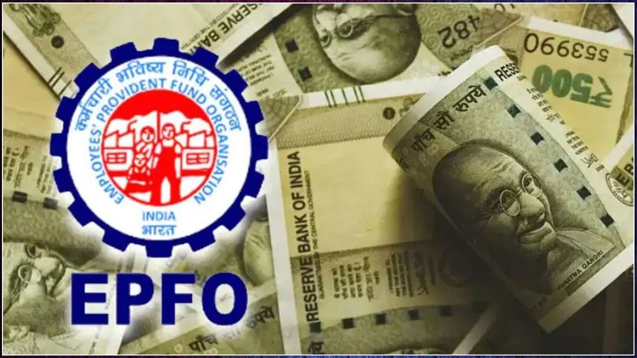 કર્મચારી ભવિષ્ય નિધિ સંગઠને (EPFO) PF ઉપાડ પ્રક્રિયાને પહેલા કરતાં વધુ ઝડપી બનાવવા માટે મોટું પગલું ભર્યું છે. નવી દિલ્હીમાં આયોજિત ગ્લોબલ ઇન્ડસ્ટ્રિયલ રિલેશન્સ સમિટમાં EPFO ના સેન્ટ્રલ પ્રોવિડન્ટ ફંડ કમિશનર (CPFC) રમેશ કૃષ્ણમૂર્તિએ જણાવ્યું હતું કે, સંગઠનનો લક્ષ્યાંક છે કે સભ્યોના નવા PF ક્લેમ તે જ દિવસે અથવા મહત્તમ 24 થી 48 કલાકની અંદર નિપટાવી દેવામાં આવે. તેમણે જણાવ્યું કે, EPFO એ લગભગ તમામ બાકી (પેન્ડિંગ) ક્લેમનો નિકાલ કરી દીધો છે અને હવે નવી ઓટો-સેટલમેન્ટ સિસ્ટમ હેઠળ લગભગ 90 ટકા દાવાઓ કોઈ પણ વિલંબ વગર પ્રોસેસ થઈ રહ્યા છે.