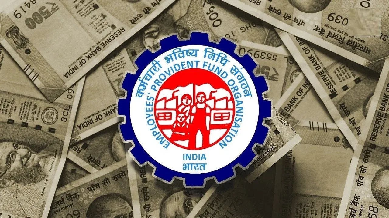 શા માટે નિષ્ક્રિય બની જાય છે PF ખાતા? ઈપીએફઓ ના નિયમો અનુસાર, જો કોઈ પીએફ ખાતામાં સતત 36 મહિના સુધી કોઈ નવું યોગદાન જમા ન થાય, તો તેને ઈનઓપરેટિવ એકાઉન્ટ (Inoperative Account - નિષ્ક્રિય ખાતું) ગણવામાં આવે છે. આ પ્રકારના ઘણા ખાતાઓ નોકરી બદલવા, જૂની માહિતી ખોવાઈ જવા કે યુએએન સાથે લિંક ન હોવાને કારણે નિષ્ક્રિય થઈ જાય છે.