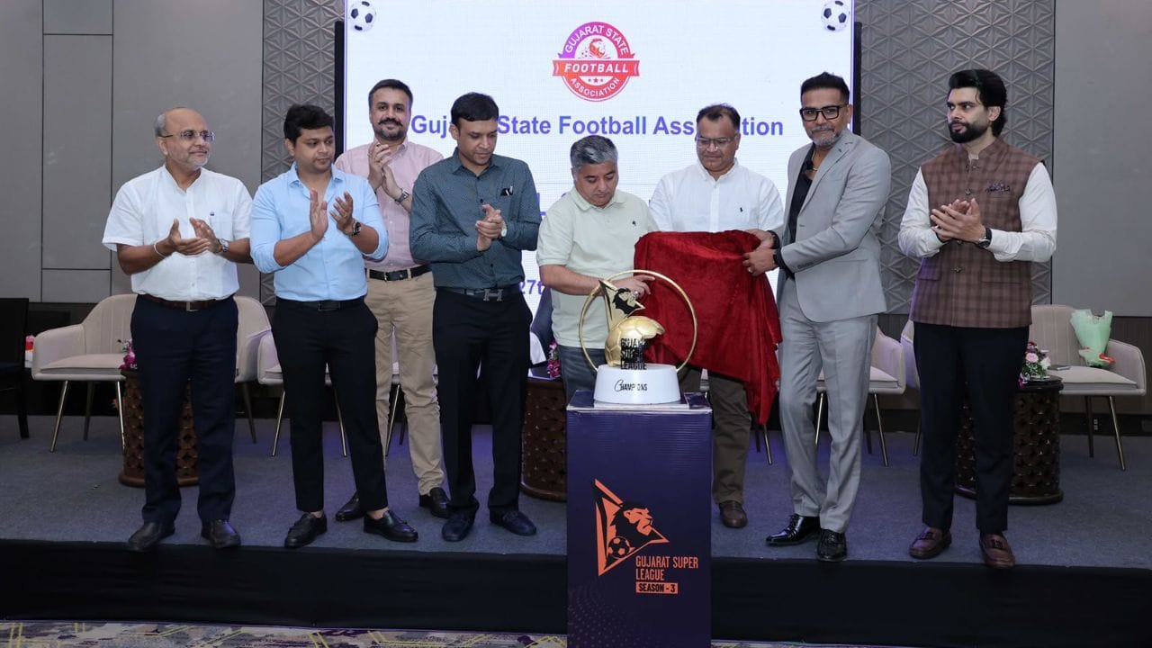 સીઝન-3 માટે સંપૂર્ણ ફિક્સ્ચર પણ જાહેર કરવામાં આવ્યું છે. ટ્રાન્સસ્ટેડિયા ખાતે યોજાનારી મેચોમાં ચાહકોને વ્યાવસાયિક સ્તરની સ્પર્ધાત્મક ફૂટબોલનો અનુભવ મળશે. નવી જર્સી અને ટ્રોફીના અનાવરણ સાથે સીઝનને લઈને ઉત્સાહ વધ્યો છે. GSFAને આશા છે કે ત્રીજી સીઝન ગુજરાતમાં ફૂટબોલના વિકાસ માટે વધુ એક મહત્વપૂર્ણ સીમાચિહ્ન સાબિત થશે. (PC:X/INSTA/GSFA)