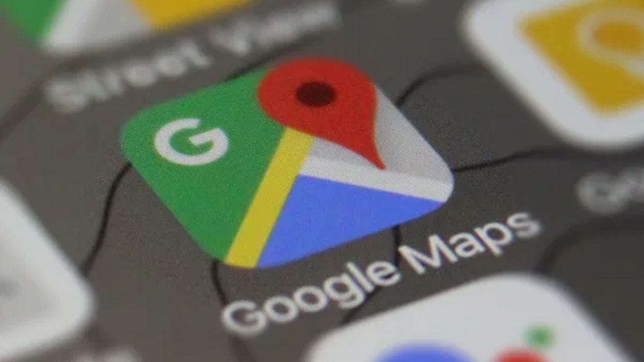 Gmail જોડવાથી મળશે પર્સનલ ભલામણો:  ગૂગલે Ask Maps માં 'Personal Intelligence' ફીચર પણ ઉમેર્યું છે. આ માટે યુઝર પોતાના જિમેઈલ (Gmail) એકાઉન્ટને મેપ્સ સાથે કનેક્ટ કરી શકે છે. ત્યારબાદ મેપ્સ યુઝરની હોટેલ બુકિંગ, ફ્લાઈટની માહિતી અને રેસ્ટોરન્ટ રિઝર્વેશન જેવી બાબતોના આધારે વધુ સારા સૂચનો આપી શકશે.