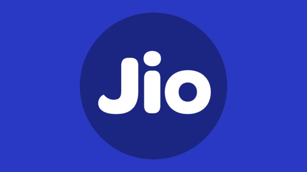 ગૂગલ જેમિની પ્રો પ્લાન 5,000GB ક્લાઉડ સ્ટોરેજ સાથે આવે છે અને તેમાં નેનો બનાનાની મફત ઍક્સેસ સામેલ છે.