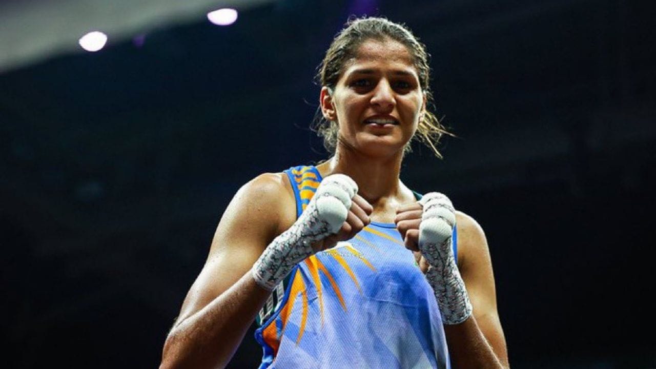 CWG 2026માં ભારતીય બોક્સિંગ ટીમનું શાનદાર પ્રદર્શન યથાવત રહ્યું. મહિલા 57 કિગ્રા વર્ગની ફાઇનલમાં જાસ્મીન લેમ્બોરિયાએ નોર્થન આયર્લેન્ડની માઇકેલા વોલ્શને 5-0થી હરાવી ગોલ્ડ મેડલ પોતાના નામે કર્યો.