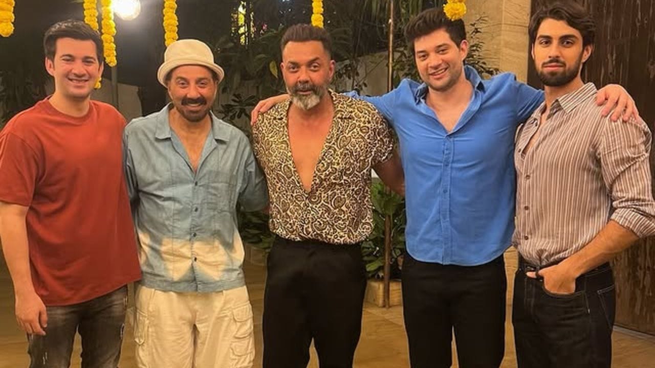 આ નેટવર્થ ફિલ્મ અને પ્રમોશન તેમજ જાહેરાત દ્વારા કરે છે. મીડિયા રિપોર્ટ મુજબ એક ફિલ્મ માટે 70 લાખથી 1 કરોડનો ચાર્જ લે છે.