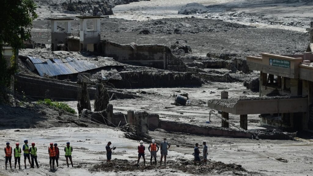 Breaking News Nepal Fresh Flood Alert Raises Concern Hundreds Dead Thousands Missing as Rescue Operations Continue
