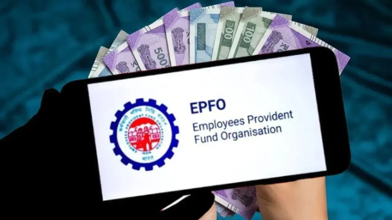 EPFO 3.0 નો મુખ્ય ઉદ્દેશ્ય PF દાવાની પતાવટ માટે લાગતો સમય ઘટાડવાનો અને સેવાઓને સંપૂર્ણપણે ડિજિટલ બનાવવાનો છે. શ્રમ અને રોજગાર મંત્રાલયના જણાવ્યા અનુસાર, EPFO એ જુલાઈમાં તેના સમગ્ર સભ્ય ડેટાબેઝને સેન્ટ્રલાઈઝ્ડ IT-Enabled System (CITES) પ્લેટફોર્મ પર સફળતાપૂર્વક સ્થાનાંતરિત કર્યું. આનાથી જૂની સિસ્ટમને એકીકૃત રાષ્ટ્રીય ડેટાબેઝથી બદલી નાખવામાં આવી છે. પરિણામે, સબ્સ્ક્રાઇબર્સ હવે UPI દ્વારા તેમના લિંક્ડ બેંક ખાતાઓમાં તાત્કાલિક ભંડોળ ટ્રાન્સફર કરી શકશે.