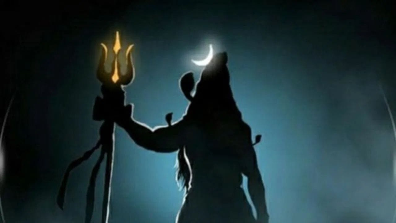 શ્રાવણ મહિનો ભગવાન શિવની ભક્તિ અને આરાધના માટે અત્યંત ખાસ માનવામાં આવે છે. આ આખા મહિનામાં શિવભક્તો મહાદેવની પૂજા કરે છે અને શ્રાવણના સોમવારે વ્રત રાખીને ભગવાન શિવ પાસે સુખ-સમૃદ્ધિ, સારા સ્વાસ્થ્ય અને મનોકામના પૂર્તિની પ્રાર્થના કરે છે. ઘણી મહિલાઓ પણ પૂરા શ્રદ્ધાભાવથી શ્રાવણ સોમવારનું વ્રત રાખે છે. પરંતુ આ દરમિયાન તેમના મનમાં એક પ્રશ્ન વારંવાર આવે છે કે જો શ્રાવણ સોમવારના વ્રતના દિવસે માસિક ધર્મ એટલે કે પીરિયડ્સ આવી જાય તો શું કરવું જોઈએ, શું વ્રત ચાલુ રાખવું જોઈએ કે પછી તેને છોડી દેવું જોઈએ? આવી સ્થિતિમાં ધાર્મિક પરંપરાઓમાં પૂજા-પાઠ અને વ્રત સાથે જોડાયેલા કેટલાક નિયમો જણાવવામાં આવ્યા છે.