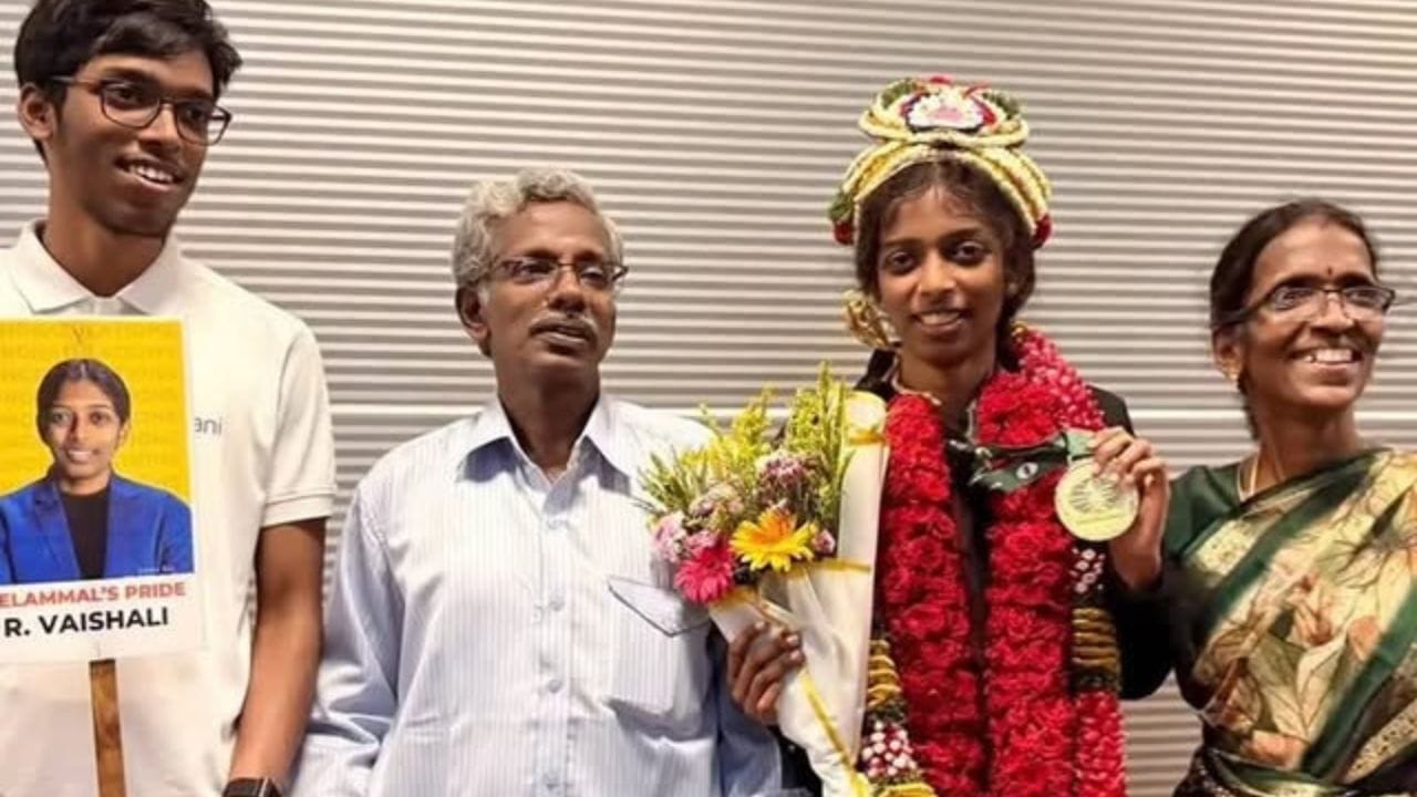 રમેશબાબુ પ્રજ્ઞાનંધ એક ભારતીય ચેસ ગ્રાન્ડમાસ્ટર છે. ચેસના પ્રતિભાશાળી ખેલાડી તરીકે, તેમણે 2023 ચેસ વર્લ્ડ કપમાં બીજા ક્રમે રહીને 2025 FIDE સર્કિટ જીતી હતી.