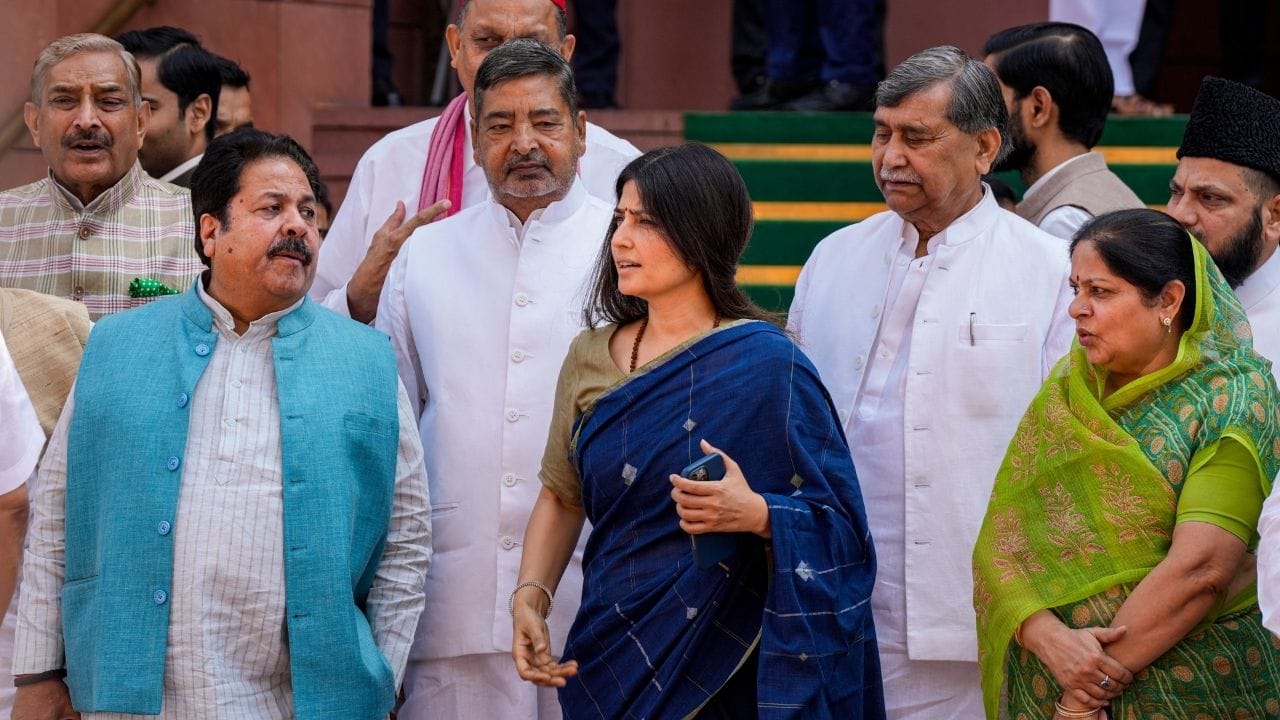 18 ડિસેમ્બર 2020ના રોજ, તેઓ બીસીસીઆઈના બિનહરીફ ઉપપ્રમુખ તરીકે ચૂંટાયા હતા.રાજીવ શુક્લાના લગ્ન અનુરાધા પ્રસાદ સાથે થયા છે. 