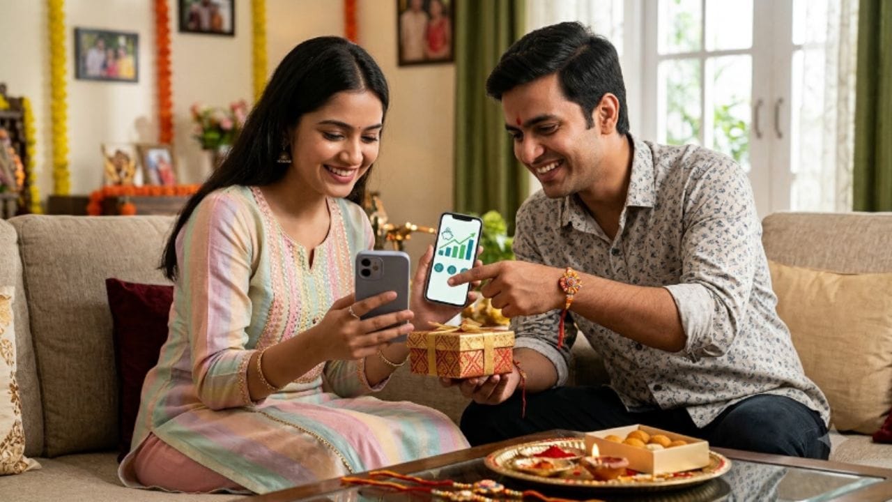 બહેનના નામે બેંક ફિક્સ્ડ ડિપોઝિટ (FD): જો તમે શેરબજારના ઉતાર-ચઢાવથી બચવા માંગતા હોવ, તો બેંકની ફિક્સ્ડ ડિપોઝિટ (FD) સૌથી સુરક્ષિત અને અજમાવેલો વિકલ્પ છે. ફાયદો: એકસાથે ₹10,000, ₹25,000 કે ₹50,000 ની FD બહેનના નામે 3 થી 5 વર્ષ માટે કરાવી આપો. બેંકોમાં હાલ FD પર 7% થી 8% સુધીનું સારું વ્યાજ મળી રહ્યું છે. સમયગાળો પૂરો થતાં ગેરંટીડ રિટર્ન સાથે તેને એકસામટી મોટી રકમ મળશે.