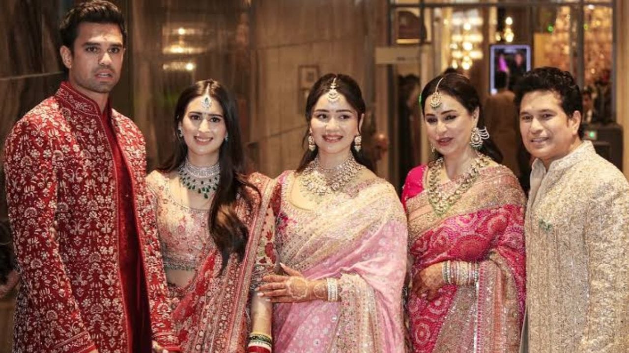 સાનિયાની આ સિદ્ધિ પર તેના ફોલોઅર્સે પણ શુભેચ્છાઓ પાઠવી હતી. અર્જુન તેંડુલકરની બહેન અને સચિન તેંડુલકરની પુત્રી સારા તેંડુલકરે પણ તેની પોસ્ટને લાઇક કરી હતી.