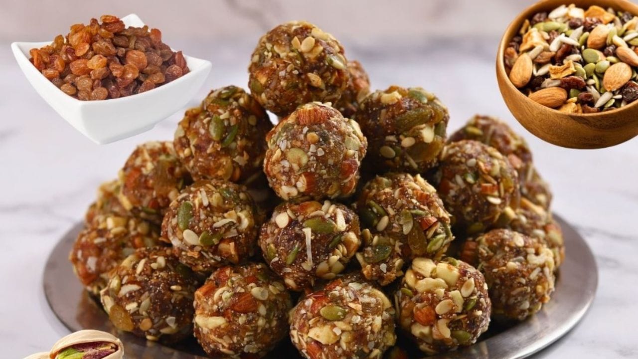 કિસમિસ-નટ લાડુ: ઘરમાં કિસમિસ ઉપલબ્ધ હોય તો તેની મદદથી પણ મીઠાઈ બનાવી શકાય છે. કિસમિસને થોડા સમય માટે પલાળ્યા બાદ પાણી સારી રીતે કાઢી લો. હવે તેને બદામ, કાજુ અને અખરોટ સાથે મિક્સરમાં પીસો. મિશ્રણ ચીકણું બને ત્યારે તેમાં એલચી પાઉડર ઉમેરો અને લાડુ વાળી લો. આ રેસિપીમાં અલગથી રિફાઇન્ડ ખાંડ ઉમેરવાની જરૂર રહેતી નથી.