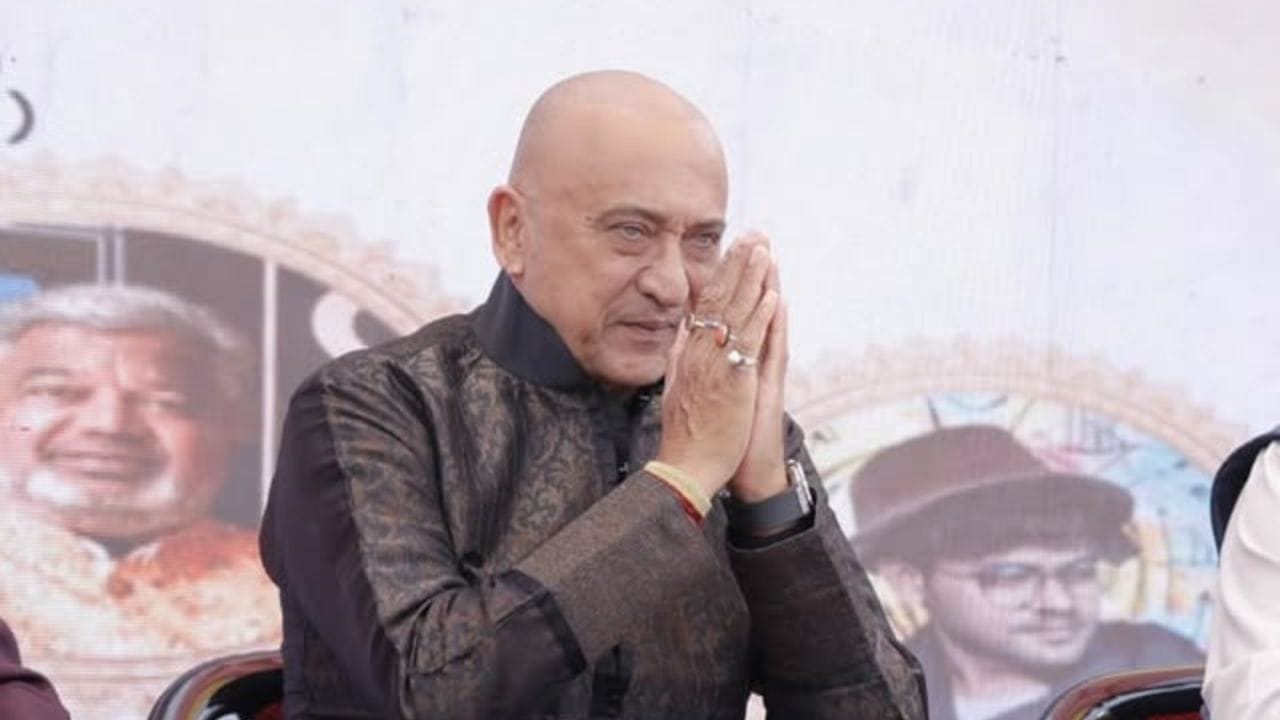 પીઢ અભિનેતા તેજ સપ્રુએ એક ઇન્ટરવ્યુમાં રાજેશ ખન્ના વિશે વાત કરતા કહ્યું હતું કે તેઓ ઘમંડી હતા. તેમના ઘમંડને કારણે તેમનું વહેલું પતન થયું. તેમણે એ પણ ખુલાસો કર્યો કે રાજેશ ખન્નાએ સેટ પર બધાની સામે તેમને અપશબ્દો કહ્યા હતા, જેનાથી તેઓ ભાંગી પડ્યા હતા.