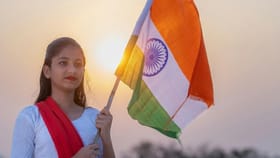 ત્રિરંગા સાથે ફોટા પાડતી વખતે આ ભૂલો ન કરતા