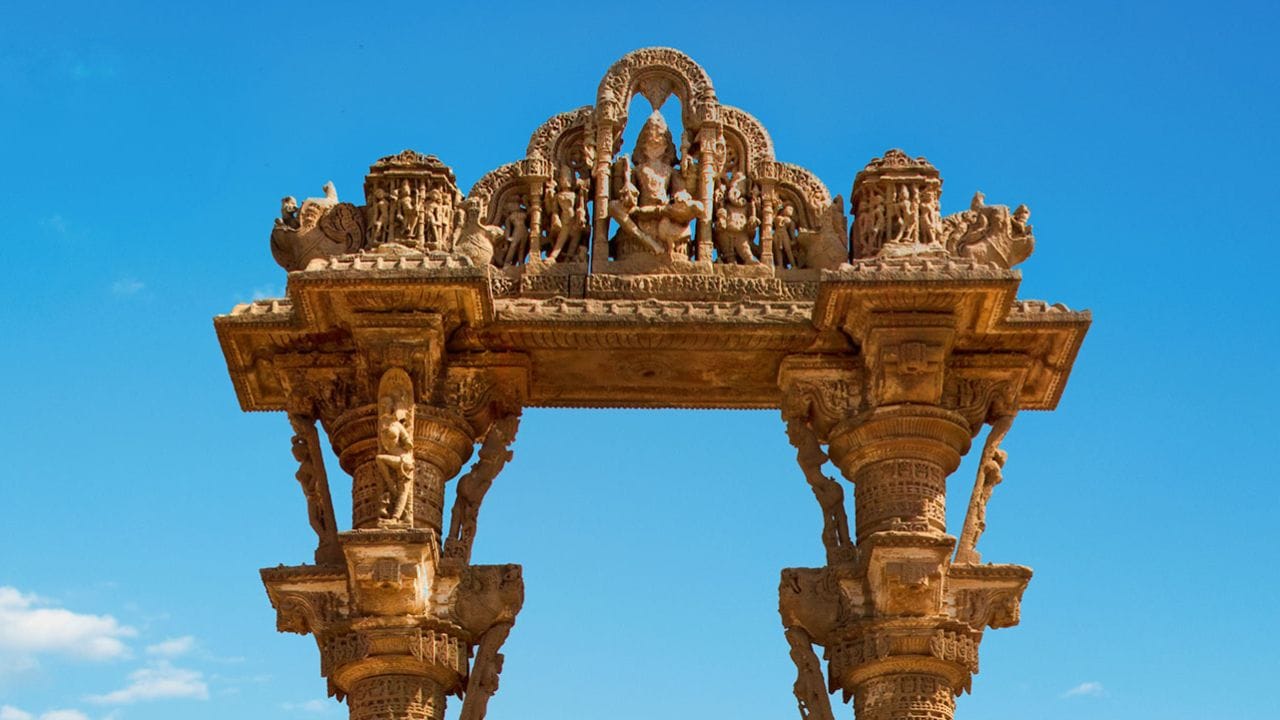 પ્રથમ સ્થાન માટે 31,000, દ્વિતીય સ્થાને 21,000 અને તૃતીય સ્થાને રહેનાર સ્પર્ધકને 11,000 રુપિયાનું ઈનામ આપવામાં આવશે. જો તમે પણ આ સ્પર્ધામાં ભાગ લેવાનું વિચારી રહ્યા છો. તો આ લિંક પર ક્લિક કરી https://www.mygov.in/task/vadnagar-virasat-bhi-vikas-bhi-reel-competition તમામ માહિતી અપલોડ કરવાની રહેશે. (Photo : gujarattourisam,gujarat.information)