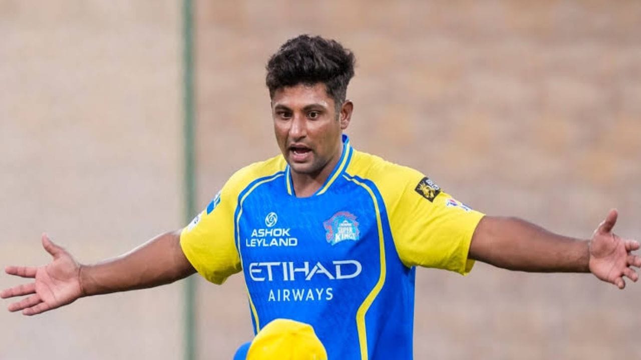 IPL અને મુંબઈ T20 લીગ બાદ સરફરાઝ ટ્રેનિંગ માટે કાશ્મીર પહોંચ્યો હતો. શેર-એ-કાશ્મીર સ્ટેડિયમમાં તેણે સ્થાનિક ખેલાડીઓ અને નેટ બોલરો સામે કલાકો સુધી બેટિંગનો અભ્યાસ કર્યો.