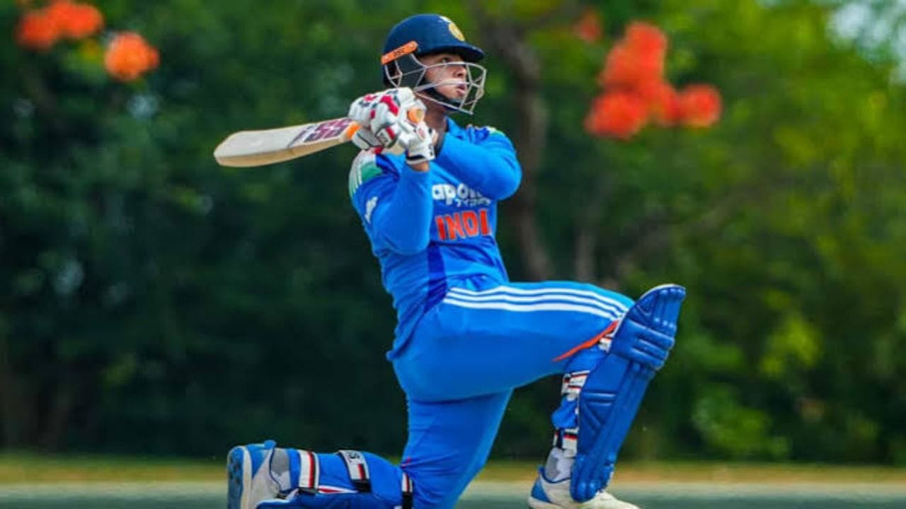 IPL 2026માં ઓરેન્જ કેપ જીત્યા બાદ વૈભવે આંતરરાષ્ટ્રીય ક્રિકેટમાં પણ પગ મૂક્યો હતો. ઝિમ્બાબ્વે પ્રવાસ દરમિયાન તેણે તોફાની બેટિંગ કરીને પ્લેયર ઓફ ધ સિરીઝનો એવોર્ડ જીત્યો હતો.