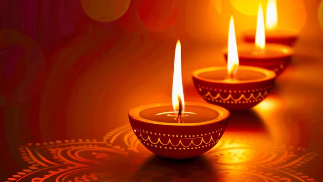ધાર્મિક માન્યતાઓ અનુસાર પીપળાના વૃક્ષમાં પિતૃઓનો વાસ માનવામાં આવે છે. (Image Source | Magnific)