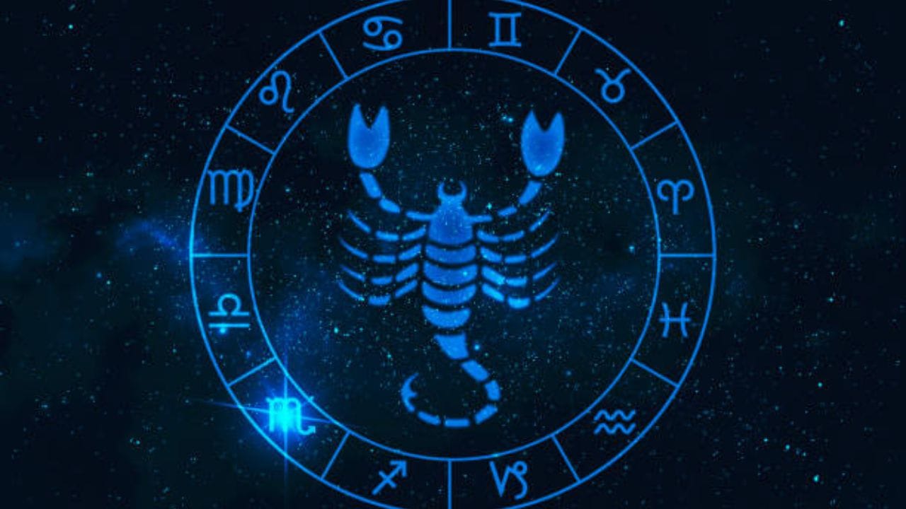 વૃશ્ચિક (Scorpio) : વૃષભ રાશિમાં ચંદ્રની સ્થિતિ તમારી રાશિના સાતમા ભાવમાં કૃપા કરે તેવી શક્યતા છે. જેનાથી વૈવાહિક અને ભાગીદારીના પ્રયાસોમાં સફળતા મળશે. તમારા જીવનસાથી સાથેના તમારા સંબંધો વધુ સૌહાર્દપૂર્ણ બનશે અને તમને તેમનો સંપૂર્ણ સહયોગ મળશે. નવા વ્યવસાયિક સોદાઓ અંતિમ સ્વરૂપ પામી શકે છે. જેનાથી ભવિષ્યમાં નોંધપાત્ર નાણાકીય લાભ થશે. અટકેલા નાણાં પાછા મળવાની પ્રબળ શક્યતા છે.