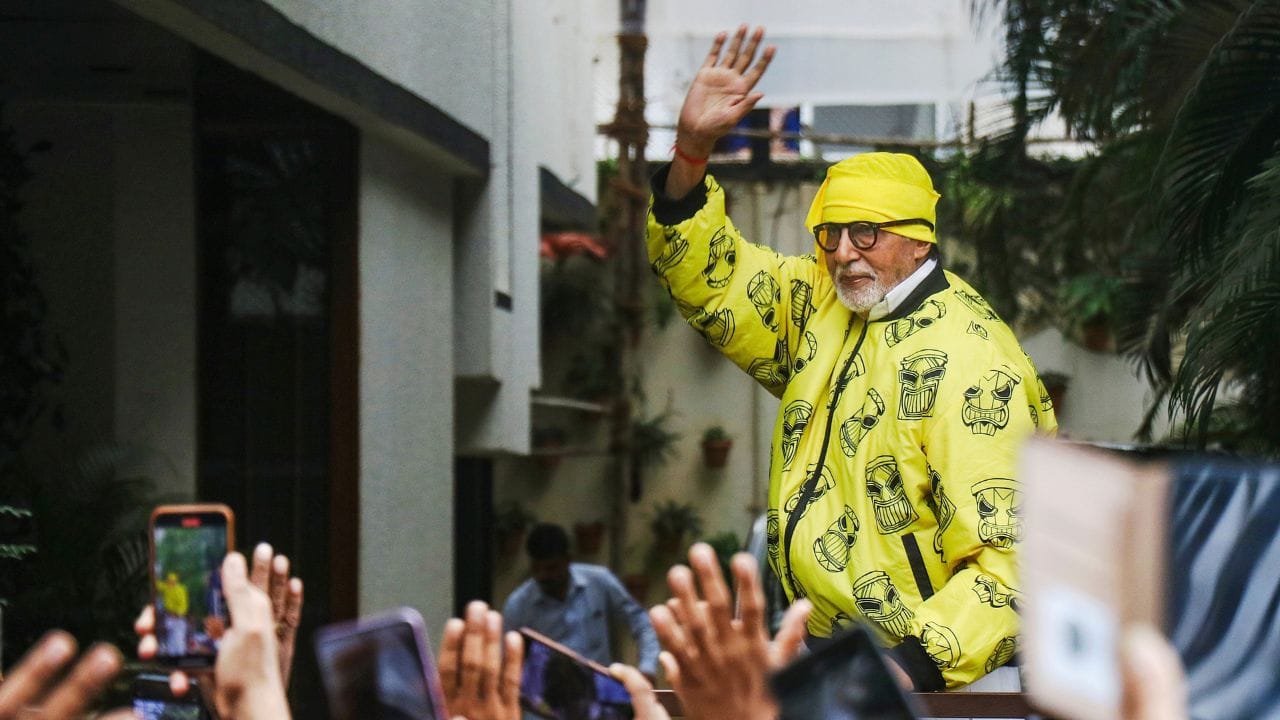 અમિતાભ બચ્ચનની સંપત્તિમાં એક વર્ષમાં મોટો વધારો થયો છે. એટલે કે રિપોર્ટમાં આપવામાં આવેલા આંકડા અનુસાર તેમની સંપત્તિમાં આશરે 145 ટકાનો વધારો થયો છે. (Image Source | PTI)