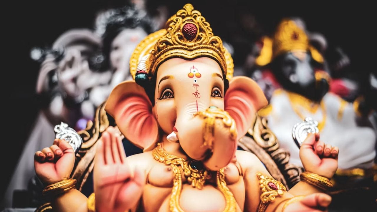 માન્યતા અનુસાર, આ મંત્રનો જાપ કરવાથી શિક્ષણ ક્ષેત્રે આવતી અડચણો દૂર કરવામાં મદદ મળી શકે છે. (Image Source | Unsplash)