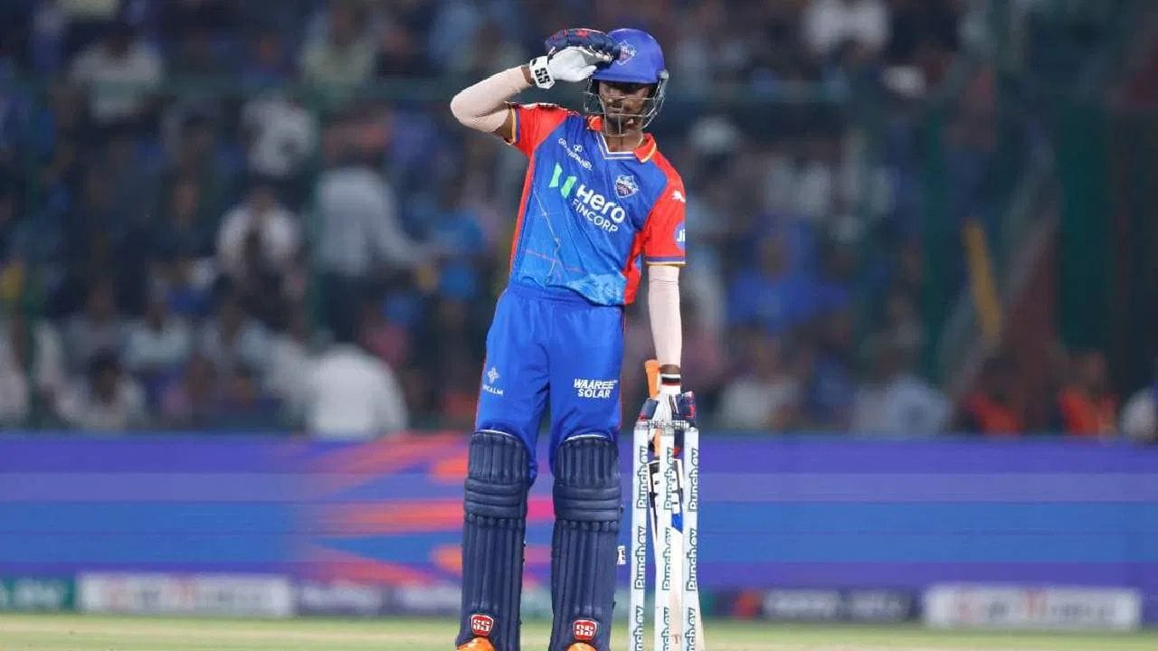 ક્રિકેટની વાત કરીએ તો પોરેલ બંગાળ માટે ઘરેલુ ક્રિકેટ રમે છે અને દિલ્હી કેપિટલ્સનો વિકેટકીપર-બેટ્સમેન છે. તે IPLમાં અત્યાર સુધી દિલ્હી માટે રમી ચૂક્યો છે. (PC:PTI/X)