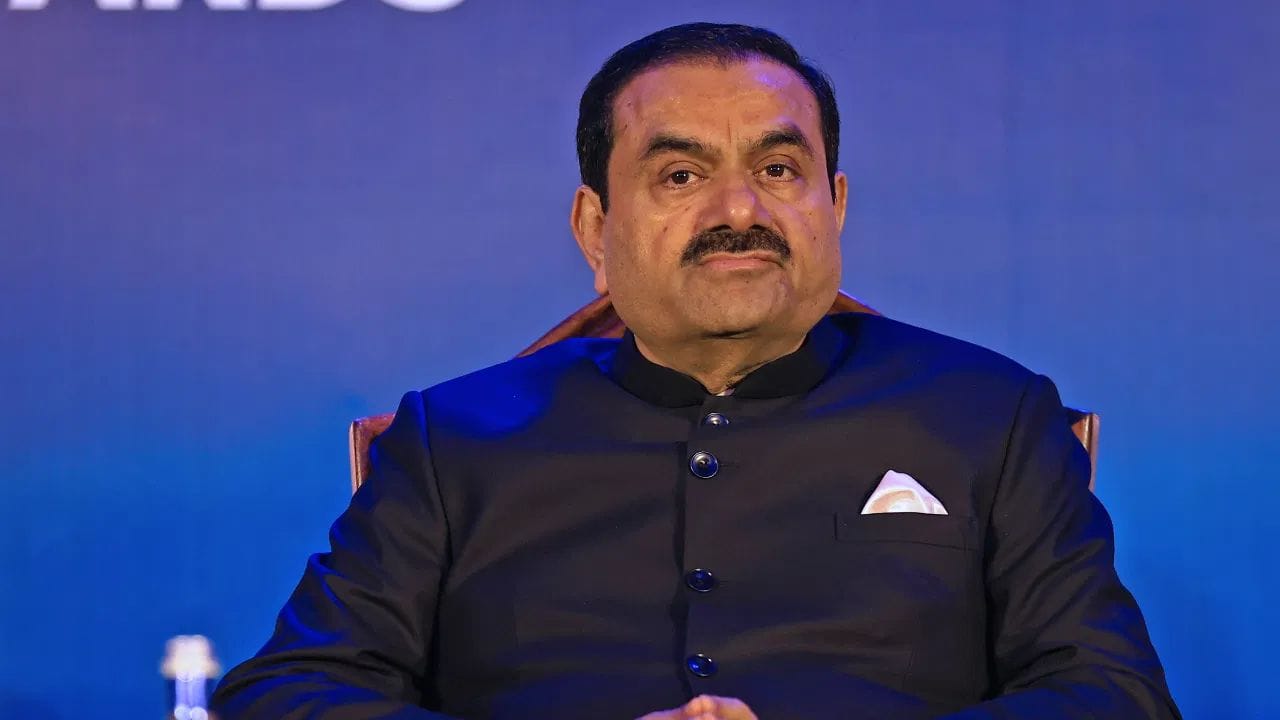 અદાણી ગ્રુપની અગ્રણી વીજ કંપની Adani Power એ GVK Energy ને ખરીદવાની દિશામાં મોટું પગલું ભર્યું છે. GVK Energy ના લેણદારોની સમિતિ એટલે કે CoC એ Adani Power ના રિઝોલ્યુશન પ્લાનને મંજૂરી આપી દીધી છે. આ પછી કંપનીને લેટર ઓફ ઇન્ટેન્ટ (LOI) પણ મળી ગયો છે.
