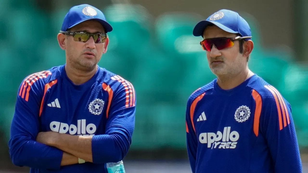 એવા અહેવાલો હતા કે BCCI મુખ્ય પસંદગીકાર અજિત અગરકરને હટાવી શકે છે અને વીવીએસ લક્ષ્મણને મોટી ભૂમિકા આપી શકે છે. જોકે, BCCIએ બંને અહેવાલોને ખોટા ગણાવ્યા છે.