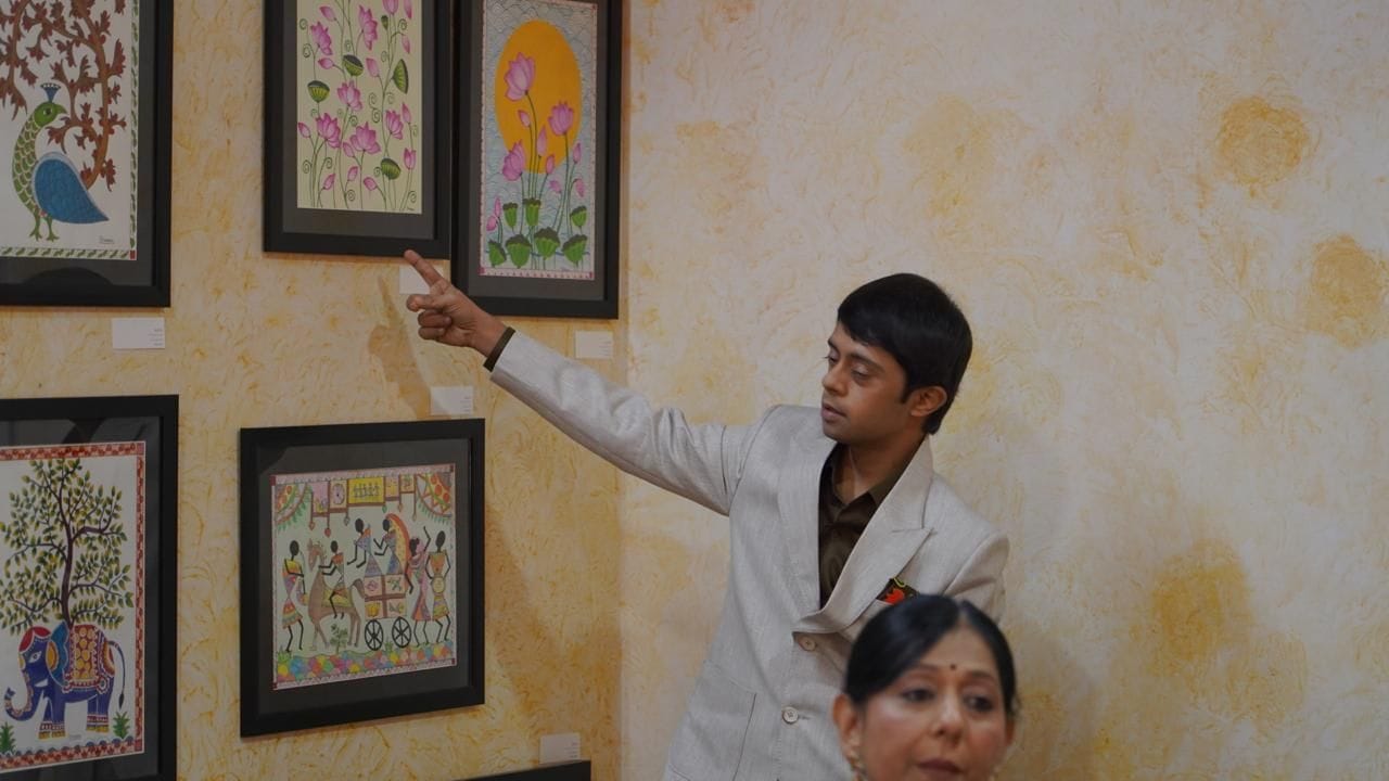 ટૂંકમાં, આ પ્રદર્શનમાં વેચાતી દરેક કલાકૃતિની રકમ સીધી કલાકારને જશે. બીજું કે, આમાં કોઈ પણ પ્રકારનું કમિશન કે દલાલી રાખવામાં આવી નથી.