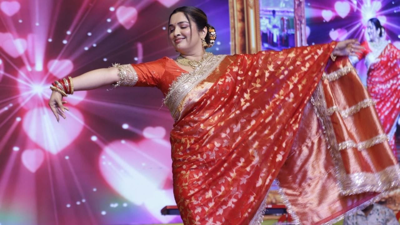 ભોજપુરી સ્ટાર આમ્રપાલી દુબે એક સમયે ડોક્ટર બનવાનું સપનું જોયું હતુ. આજે ભોજપુરી સુપરસ્ટાર બની બિગ બોસમાં એન્ટ્રી લીધી છે. આમ્રપાલી દુબેના પરિવાર અને પર્સનલ લાઈફ વિશે વાત કરીએ.