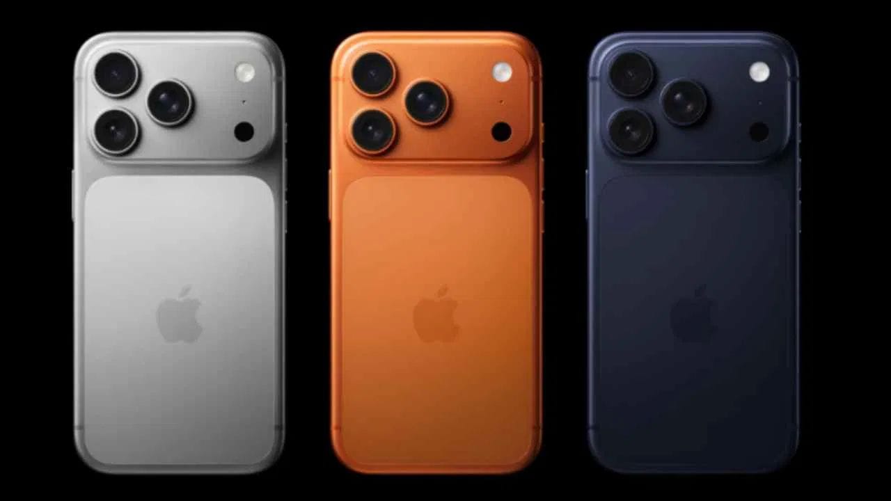 સંભવિત કિંમતો (ભારતમાં અંદાજિત): iPhone 18 Pro: ભારતમાં આ મોડેલની શરૂઆતી કિંમત આશરે ₹1,44,900 ની આસપાસ હોવાનો અંદાજ છે. iPhone 18 Pro Max: પ્રો મેક્સ વેરિઅન્ટની શરૂઆતી કિંમત આશરે ₹1,59,900 હોઈ શકે છે. Foldable iPhone (iPhone Ultra / Duo): એપલના આ અલ્ટ્રા-પ્રીમિયમ ફોલ્ડેબલ સ્માર્ટફોનની ભારત ખાતે કિંમત આશરે ₹2,49,900 ની આસપાસ રહેવાની ધારણા વ્યક્ત કરવામાં આવી છે.