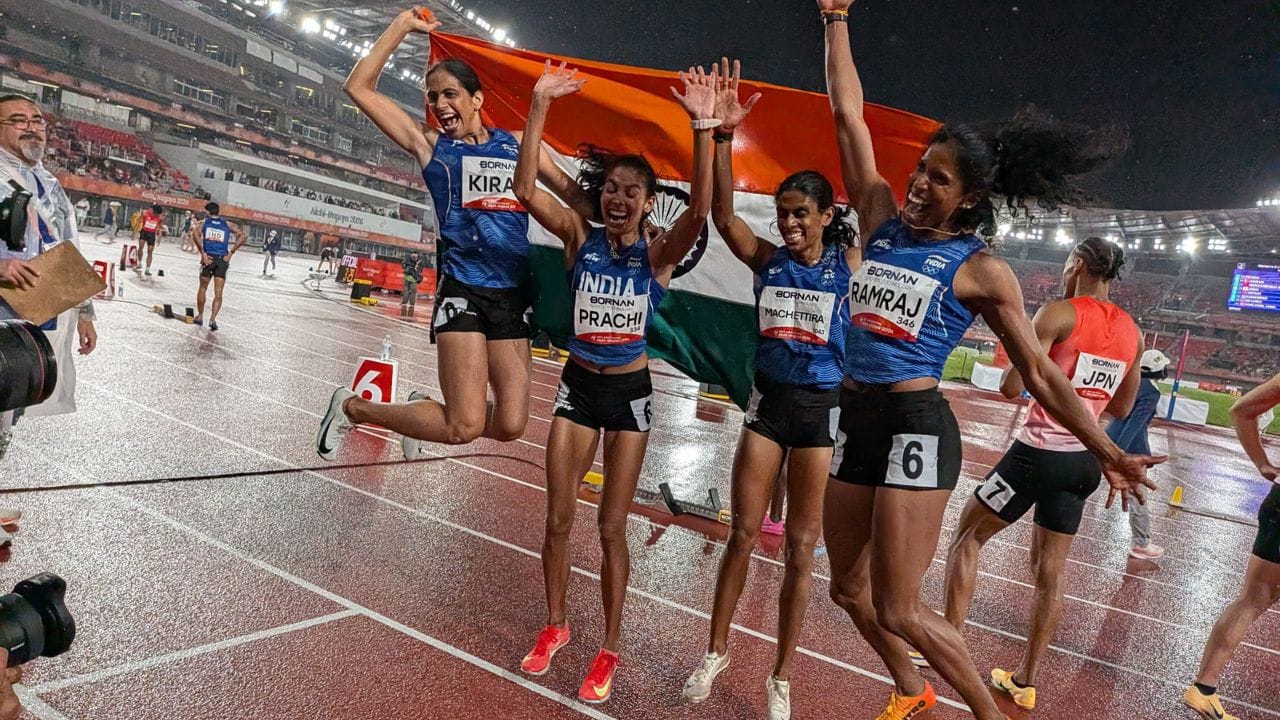 મહિલાઓની 4x400 મીટર રિલે રેસમાં ભારતે ગોલ્ડ, બહેરીને સિલ્વર અને ચીને બ્રોન્ઝ મેડલ જીત્યો.