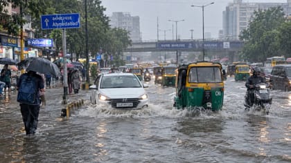 અમદાવાદ ભારે વરસાદના કારણે અનેક વિસ્તારમાં પાણી ભરાયા,જુઓ Video