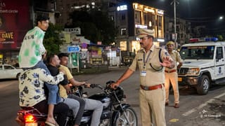 Bike Viral Video: એક બાઈક, ચાર યુવકો અને ખભા પર સવાર મિત્ર! અમદાવાદના સ્ટંટનો વીડિયો વાયરલ