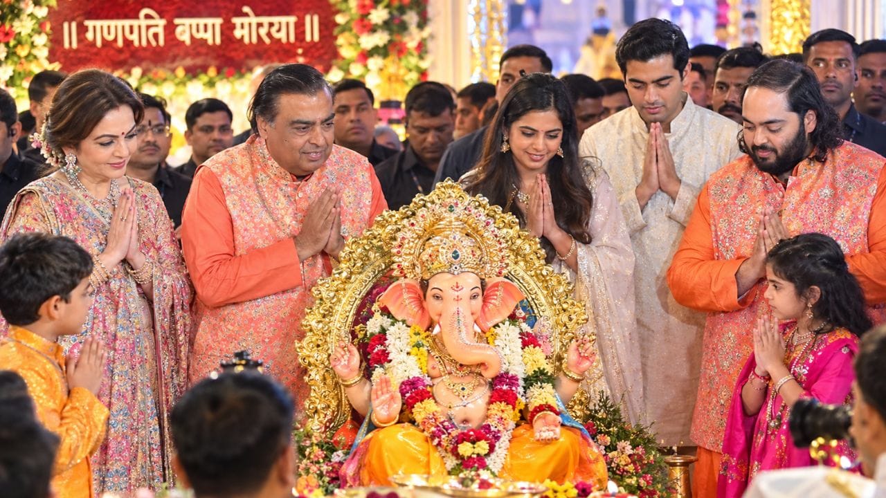 Breaking News : અનંત અંબાણીએ ગણપતિ બાપ્પાનું સ્વાગત કર્યું, રાધિકા મર્ચન્ટ કૃષ્ણને ખોળામાં લઈને નાચી, જુઓ Video