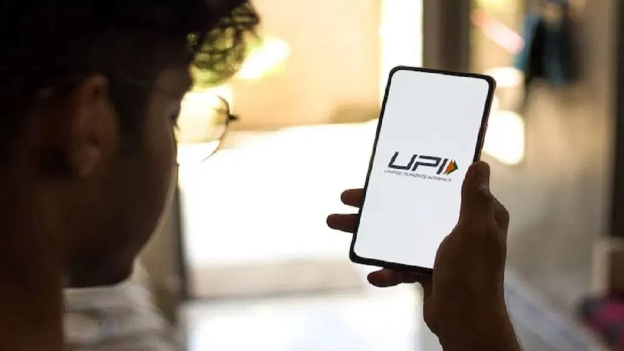 ઝેરોધાની વર્તમાન UPI મર્યાદા ટ્રાન્ઝેક્શન દીઠ ₹5 લાખ છે. આ રકમ પર MDR ₹100 બનશે. આથી વર્તમાન મર્યાદા મુજબ ઝેરોધામાં એક UPI ટ્રાન્ઝેક્શન પર ₹300ની મહત્તમ MDR મર્યાદા સુધી પહોંચવાની સ્થિતિ બનશે નહીં. સામાન્ય UPI ગ્રાહક માટે સૌથી મહત્વની વાત એ છે કે, UPIથી પેમેન્ટ કરવું મફત જ રહેશે.