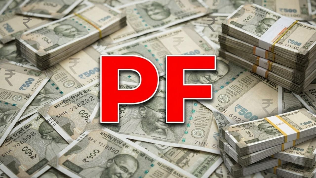 જો તમારા પગારમાંથી PF ના પૈસા કપાઈ ગયા હોય પરંતુ પાસબુકમાં તેની એન્ટ્રી ન દેખાતી હોય, તો સૌથી પહેલાં તમારી સેલરી સ્લિપ સાથે રકમ સરખાવો. ઘણીવાર બેંકિંગ અને પ્રોસેસિંગના કારણે એન્ટ્રી અપડેટ થવામાં થોડા દિવસોનો સમય લાગી શકે છે, તેથી થોડી રાહ જુઓ.