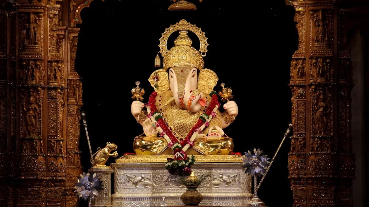 નોંધ : આ સમાચારમાં આપવામાં આવેલી માહિતી ધાર્મિક માન્યતાઓ અને સામાન્ય જાણકારી પર આધારિત છે. TV9 ગુજરાતી તેની પુષ્ટિ કરતું નથી. (Image Source | Unsplash)