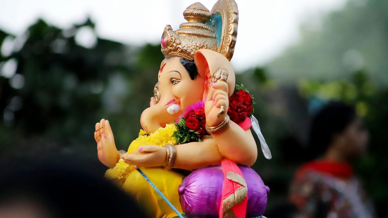જોકે, આ તમામ બાબતો ધાર્મિક માન્યતાઓ અને પરંપરાઓ પર આધારિત છે. તેની કોઈ વૈજ્ઞાનિક પુષ્ટિ નથી. ભક્તો પોતાની શ્રદ્ધા અને પરંપરા અનુસાર આ વસ્તુઓ ખરીદી શકે છે.