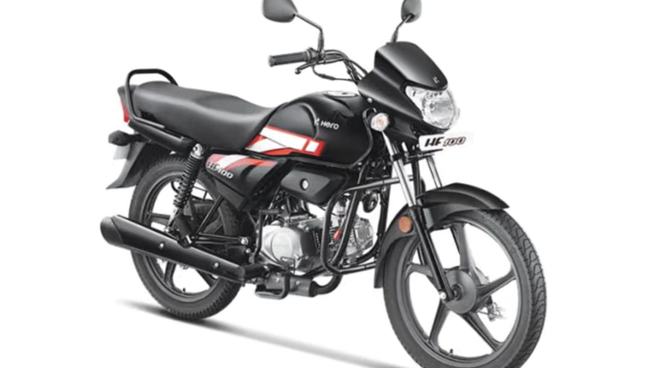 1. Hero HF 100: સૌથી ઓછા બજેટમાં નવી બાઇક: ઓછા બજેટમાં બાઇક ખરીદવા માંગતા ગ્રાહકો માટે હીરો એચએફ 100 સૌથી કિફાયતી વિકલ્પ છે. સપ્ટેમ્બર 2026 માં તેની પ્રારંભિક એક્સ-શોરૂમ કિંમત આશરે ₹57,719 છે, જે તેને આ યાદીની સૌથી સસ્તી બાઇક બનાવે છે. એન્જિન અને માઇલેજ: તેમાં 97.2cc નું એર-કૂલ્ડ, સિંગલ-સિલિન્ડર એન્જિન મળે છે, જે આશરે 8 PS ની પાવર જનરેટ કરે છે. કંપનીના જણાવ્યા અનુસાર આ બાઇક આશરે 65 થી 70 kmpl સુધીનું માઇલેજ આપી શકે છે (જોકે વાસ્તવિક માઇલેજ રાઇડિંગ કંડીશન પર આધારિત રહે છે). ફીચર્સ: તેમાં 4-સ્પીડ ગિયરબોક્સ, હલકું વજન, એલોય વ્હીલ્સ, ડ્રમ બ્રેક્સ અને ઇન્ટિગ્રેટેડ બ્રેકિંગ સિસ્ટમ (IBS) જેવા જરૂરી ફીચર્સ મળે છે. શહેર અને ટૂંકા અંતર માટે આ બાઇક સૌથી ઓછી રનિંગ કોસ્ટ આપે છે.