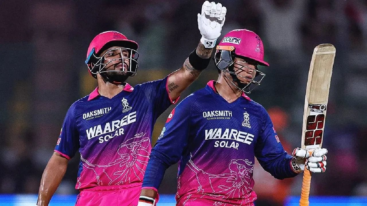 IPL 2025 ના ઓક્શનમાં વૈભવ સૂર્યવંશીને પહેલીવાર રાજસ્થાન રોયલ્સે 1.10 કરોડ રૂપિયામાં ખરીદ્યો હતો. આ સિઝનમાં સૂર્યવંશીને વધુ મેચ રમવાની તક મળી ન હતી. 7 મેચમાં વૈભવે 36.00ની એવરેજથી 252 રન બનાવ્યા હતા.