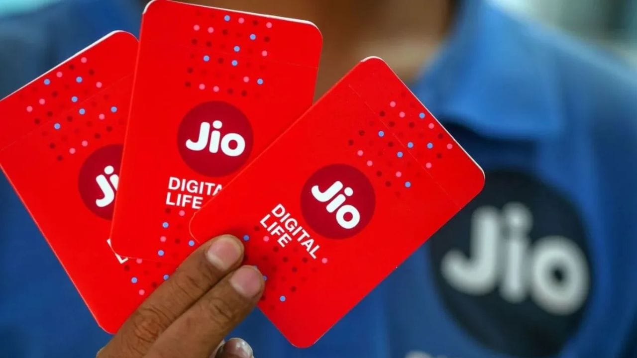 વેલિડિટીની વાત કરીએ તો, Reliance Jioનો ₹51 પ્લાન તમારા હાલના પ્લાનની વેલિડિટી સાથે મેળ ખાય છે. ઉદાહરણ તરીકે, જો તમારા વર્તમાન પ્લાનની વેલિડિટી 56 દિવસ બાકી હોય, તો આ ₹51નો પેક પણ તમારા નંબર પર તે જ 56 દિવસો માટે સક્રિય રહેશે.