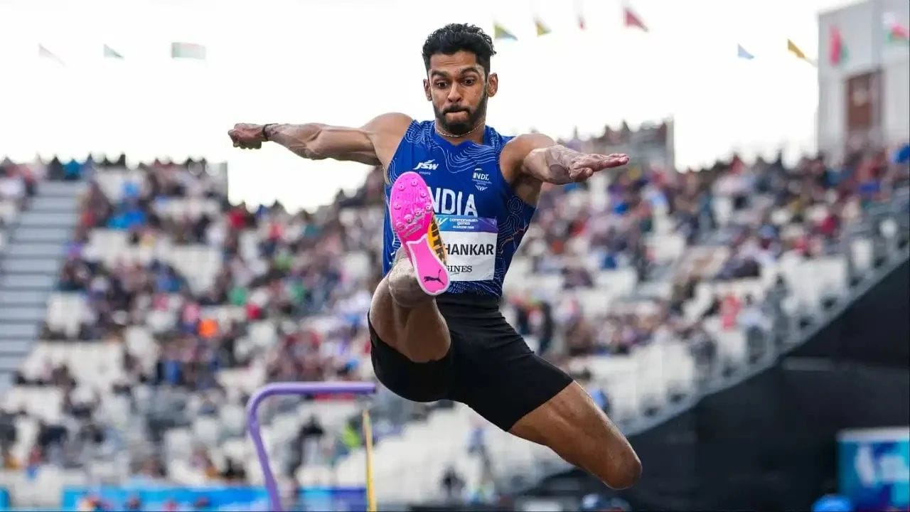 2026 કોમનવેલ્થ ગેમ્સમાં સિલ્વર મેડલ જીતનાર મુરલી શ્રીશંકરે એશિયન ગેમ્સમાં પોતાની સફળતાનું પુનરાવર્તન કર્યું. ઈજાથી પીડાતો હોવા છતાં મુરલી શ્રીશંકરે 8.07 મીટરના જમ્પ સાથે સિલ્વર મેડલ જીત્યો. 